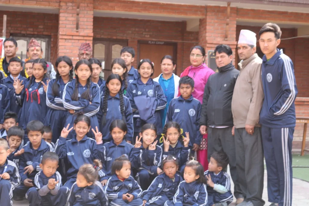 The class photo after the handover
